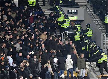 Associazioni-dei-tifosi:-troppa-polizia-negli-stadi-dello-UK..jpg