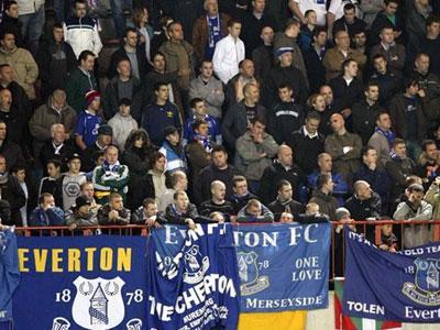 I-tifosi-dell'-Everton-protestano-contro-la-società.-Cordoglio-e-indagini-per-il-fan-gallese-morto-a-Wembley..jpg